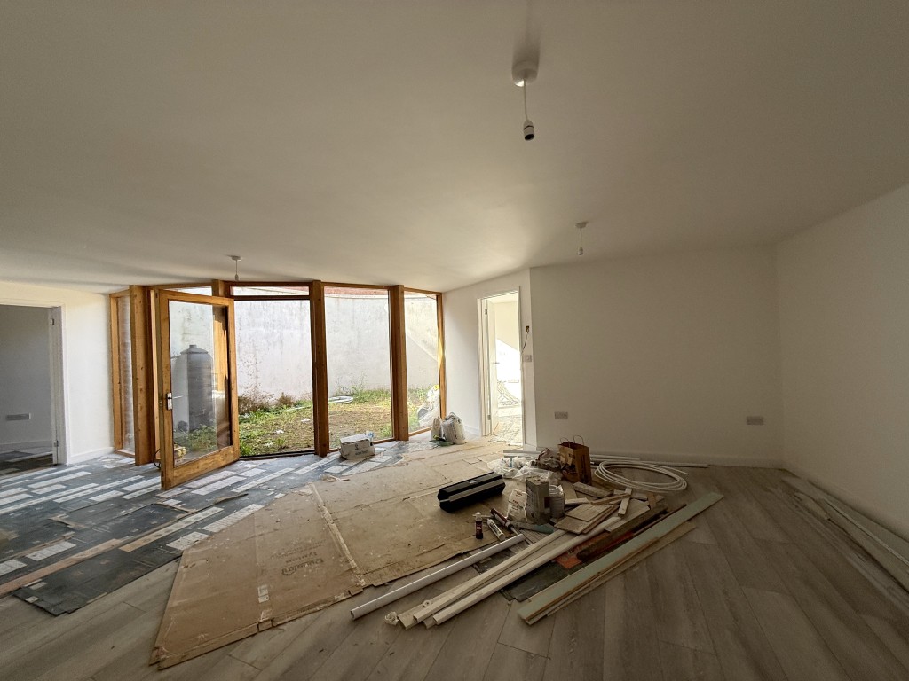 Lot: 61 - PARTIALLY COMPLETED DETACHED VERSATILE HOME - Living area